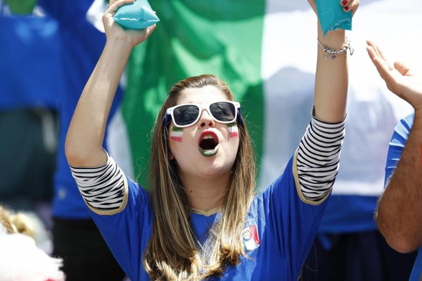 Fotos de las aficiones de Italia y Suecia de la Eurocopa 2016