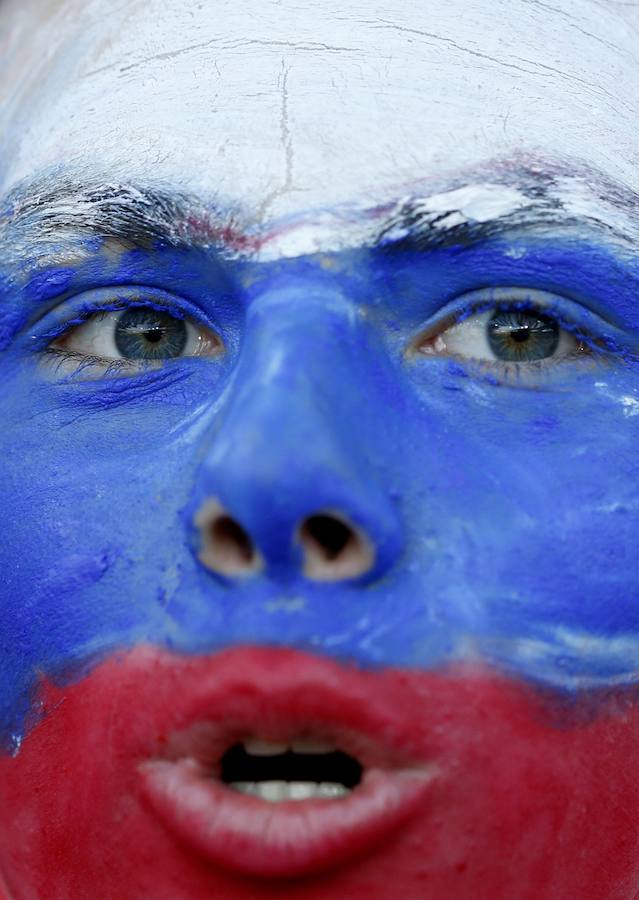 Fotos de los aficionados de Gales y Rusia