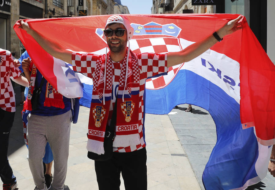 Fotos de las aficiones española y croata
