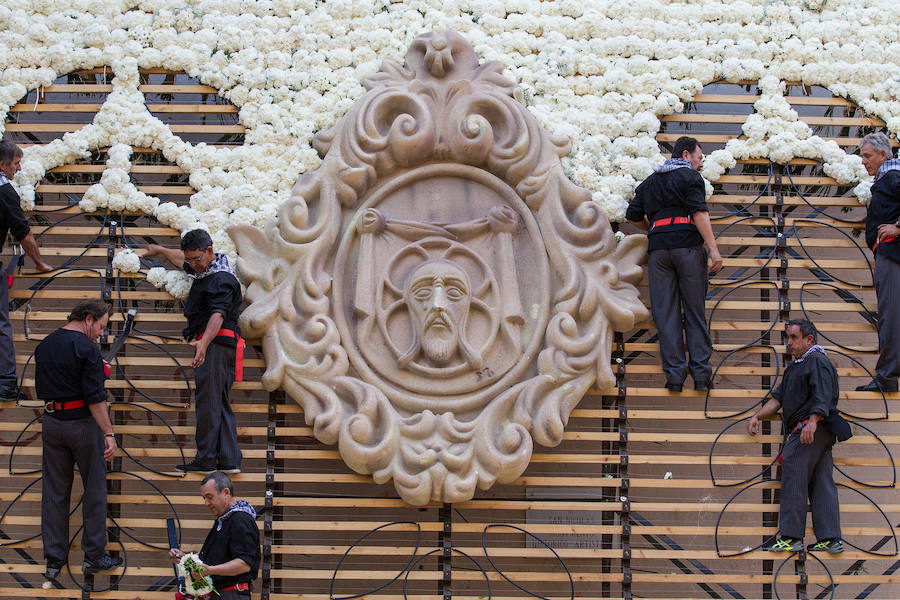 Primer día de ofrenda de Flores a la Virgen del Remedio