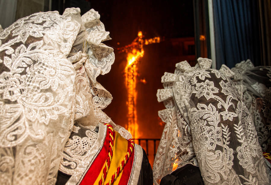 Noche de cremá de Hogueras de San Juan 2016