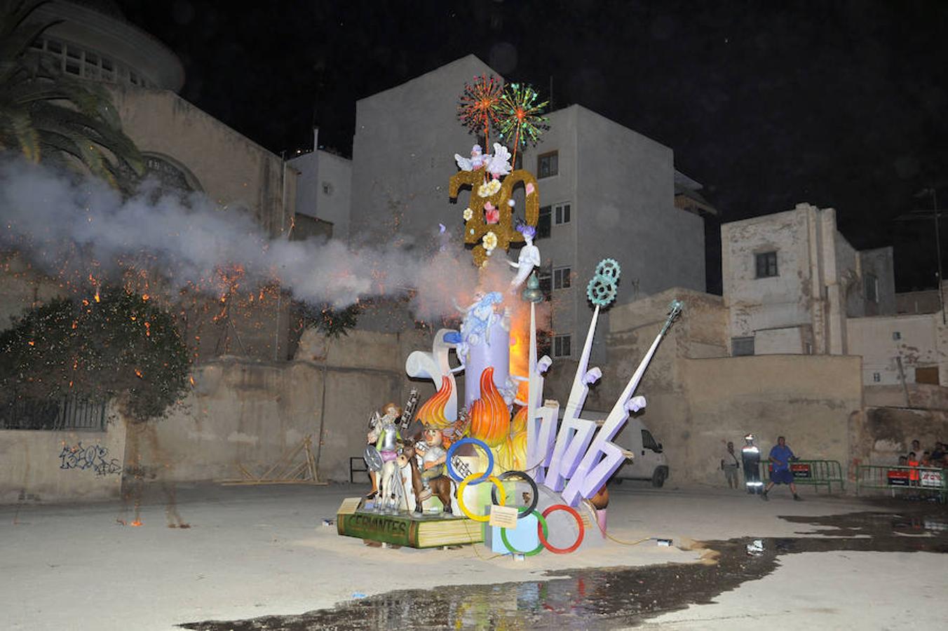 Fuego y agua en la cremà del Raval de Elche