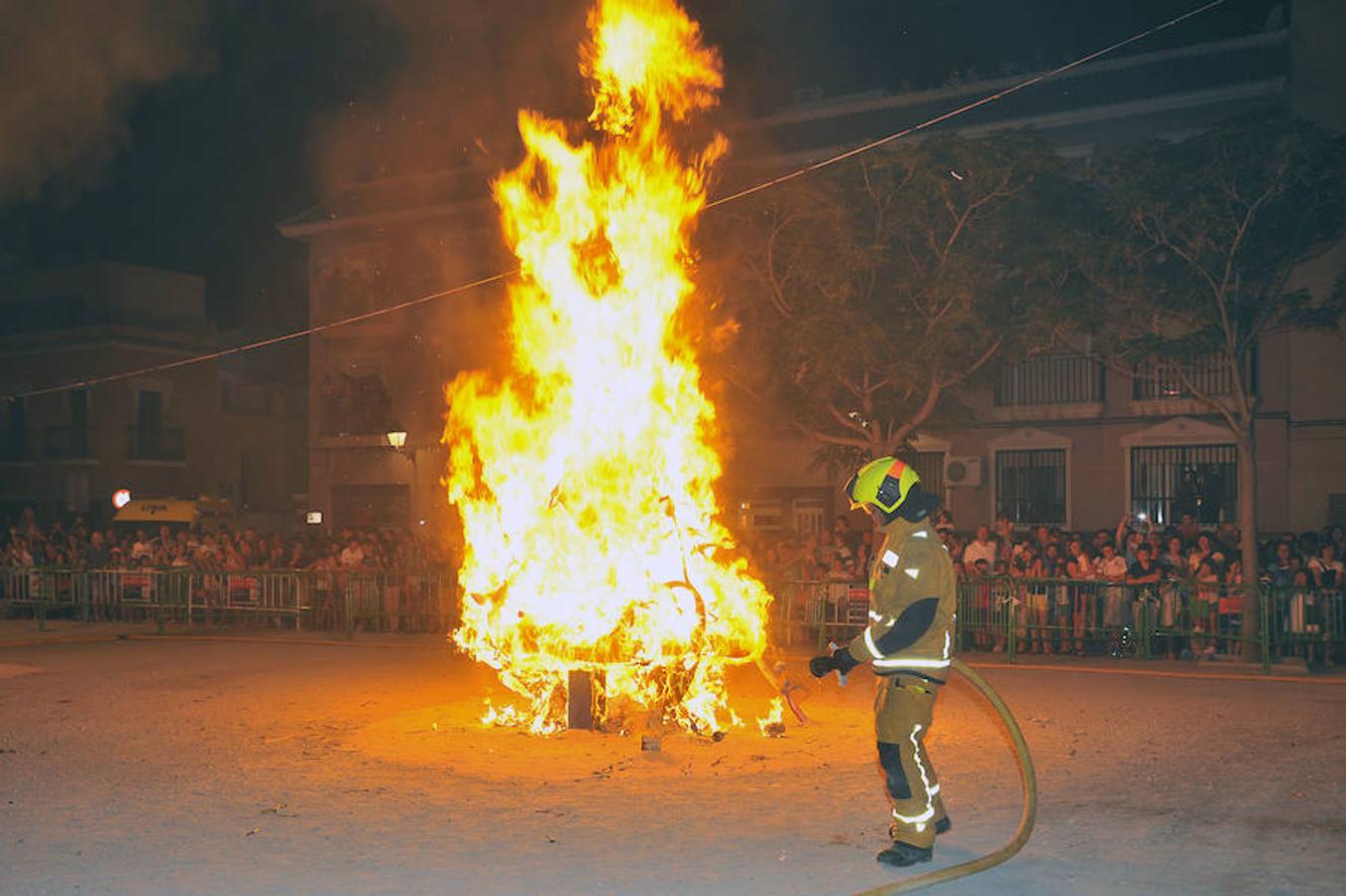 Fuego y agua en la cremà del Raval de Elche