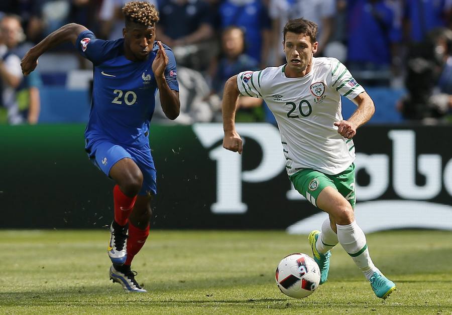 Francia vence a Irlanda