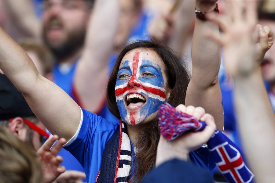 Las aficiones de Inglaterra e Islandia