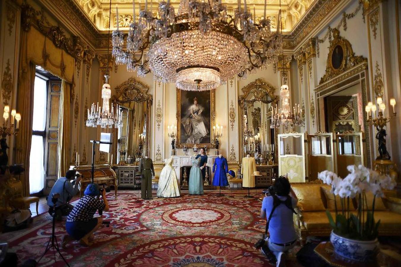 Fotos de la muestra &#039;Fashioning a Reign&#039; en el Palacio de Buckingham