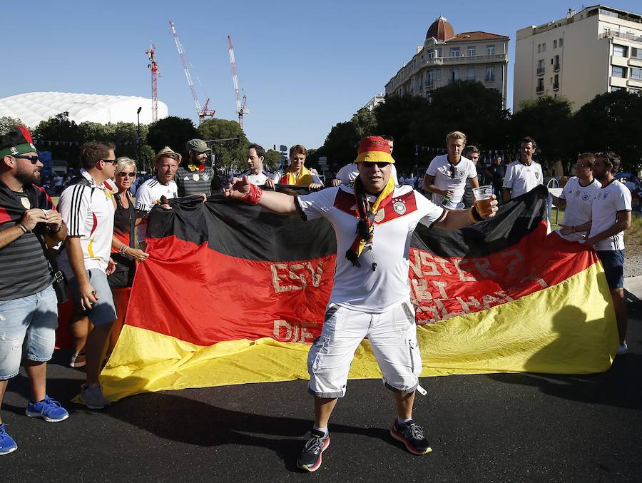 Las imágenes de los aficionados alemanes y franceses