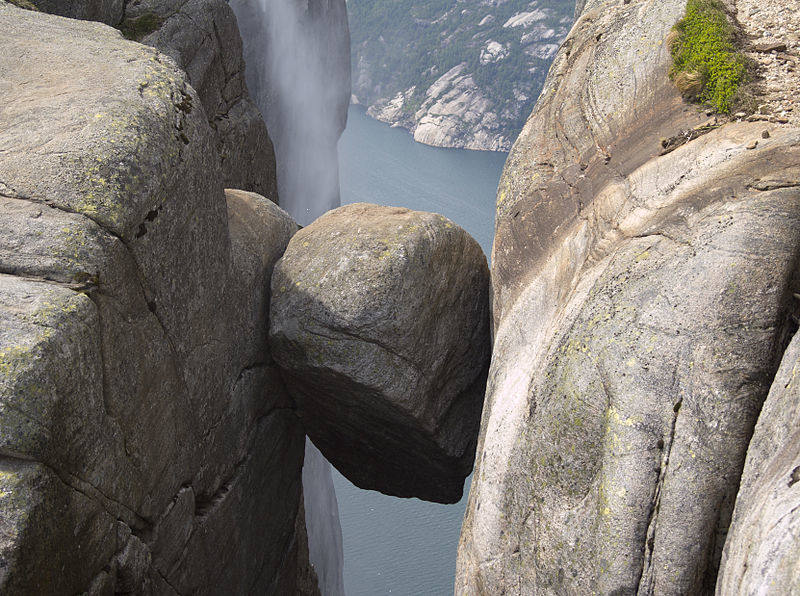 Kjerag, en el fiordo de Lyse. 