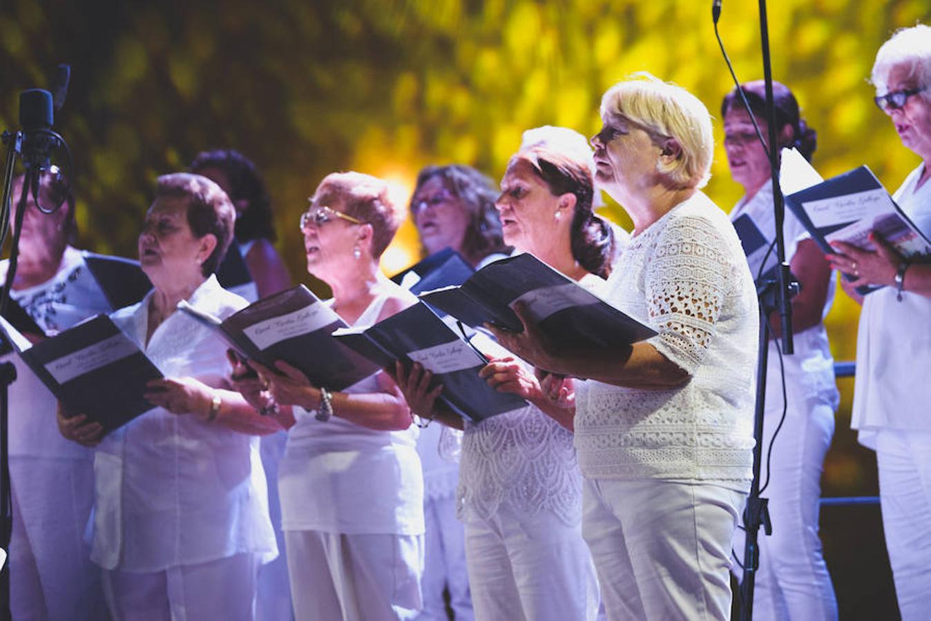 Nueve mil almas a ritmo de Habaneras en Torrevieja