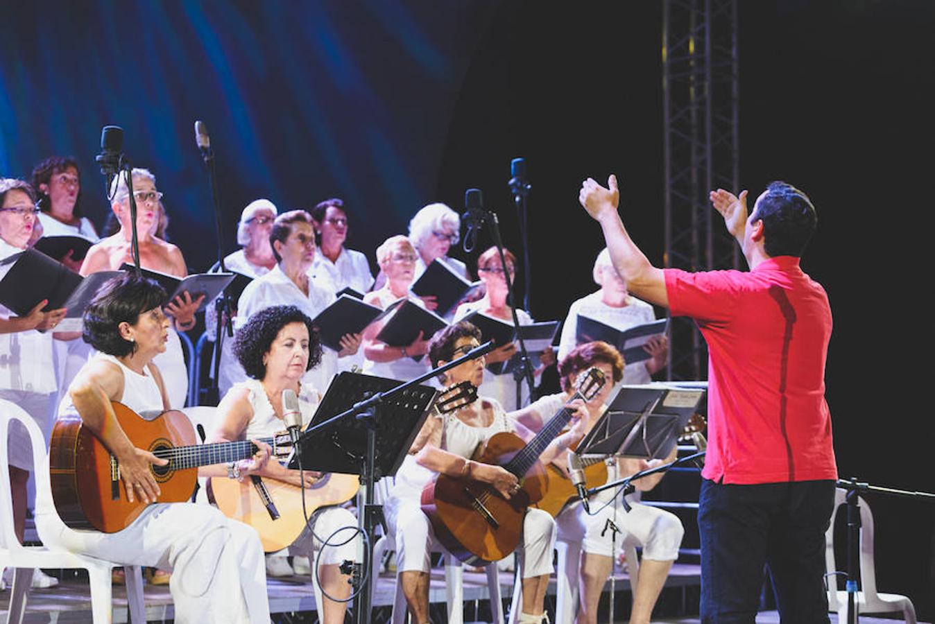 Nueve mil almas a ritmo de Habaneras en Torrevieja