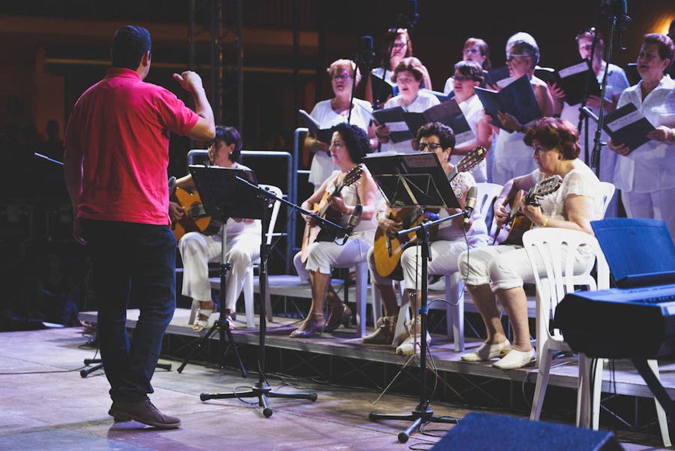 Nueve mil almas a ritmo de Habaneras en Torrevieja