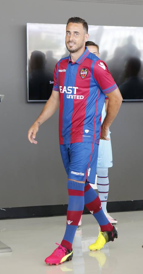 Fotos de la presentación de las equipaciones del Levante