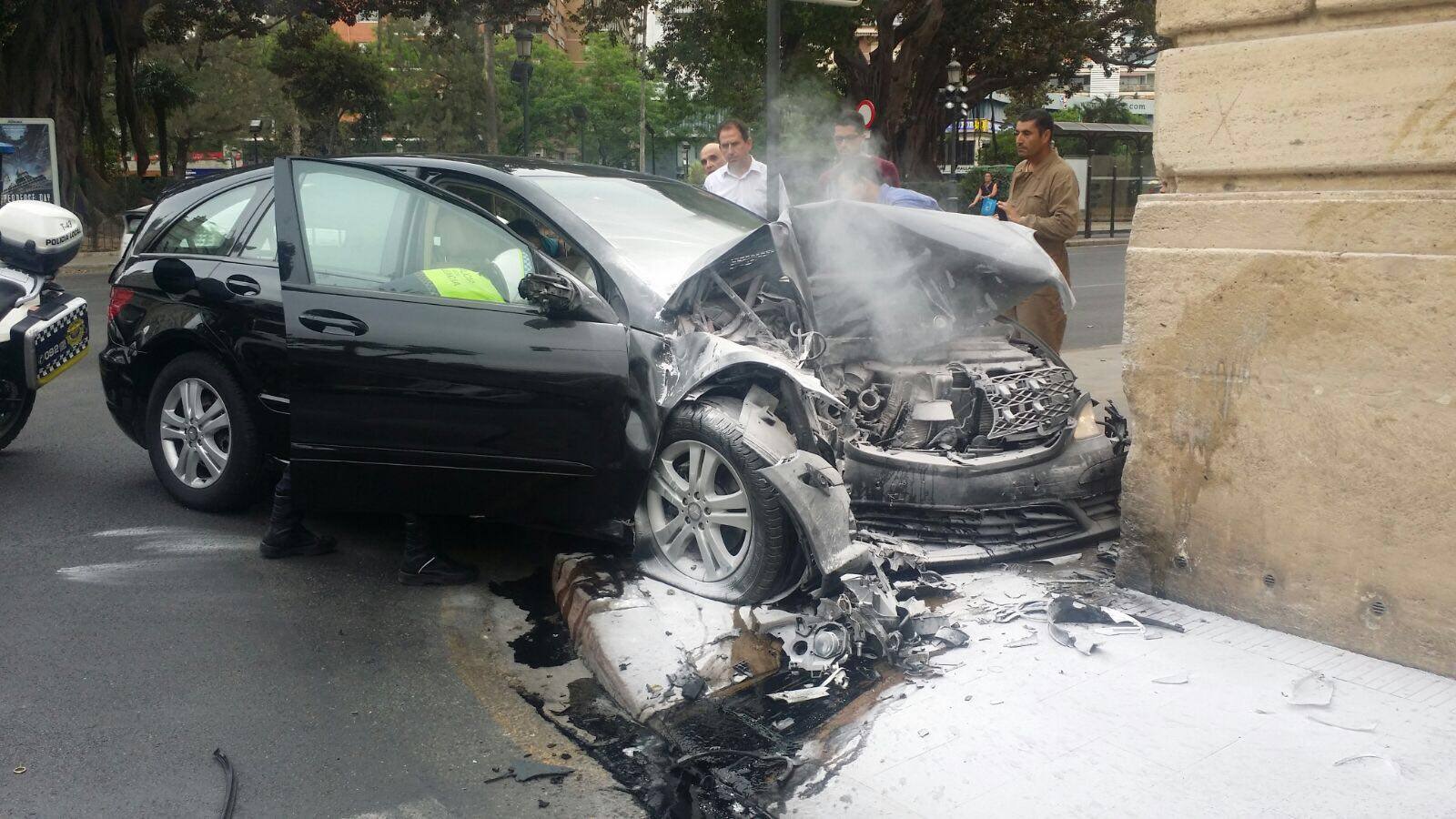 Fotos del aparatoso accidente en el Palacio de Justicia