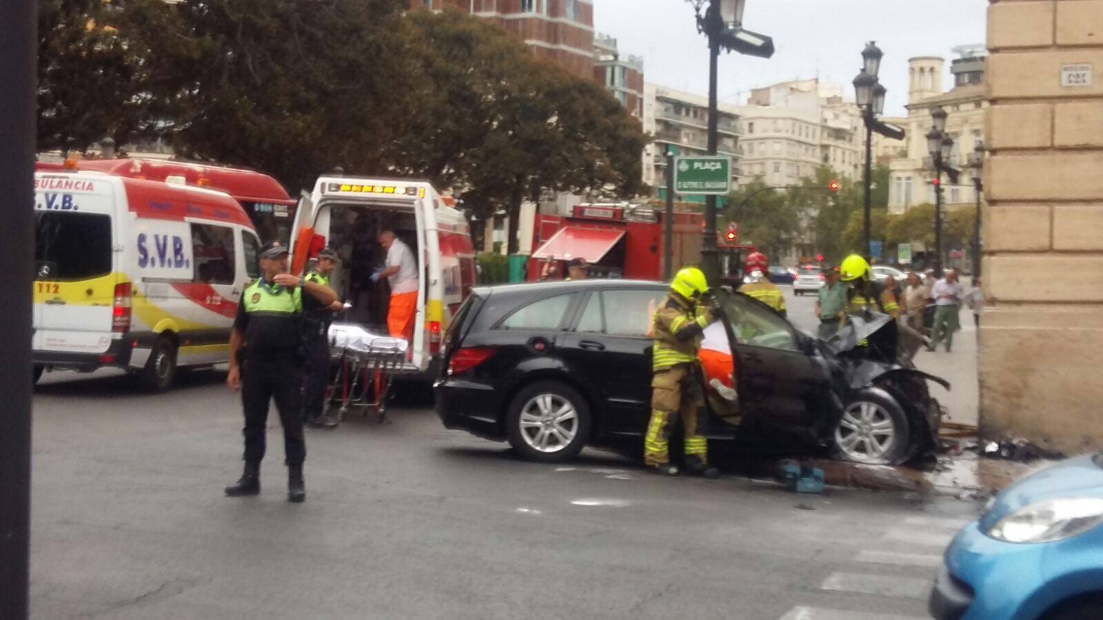 Fotos del aparatoso accidente en el Palacio de Justicia