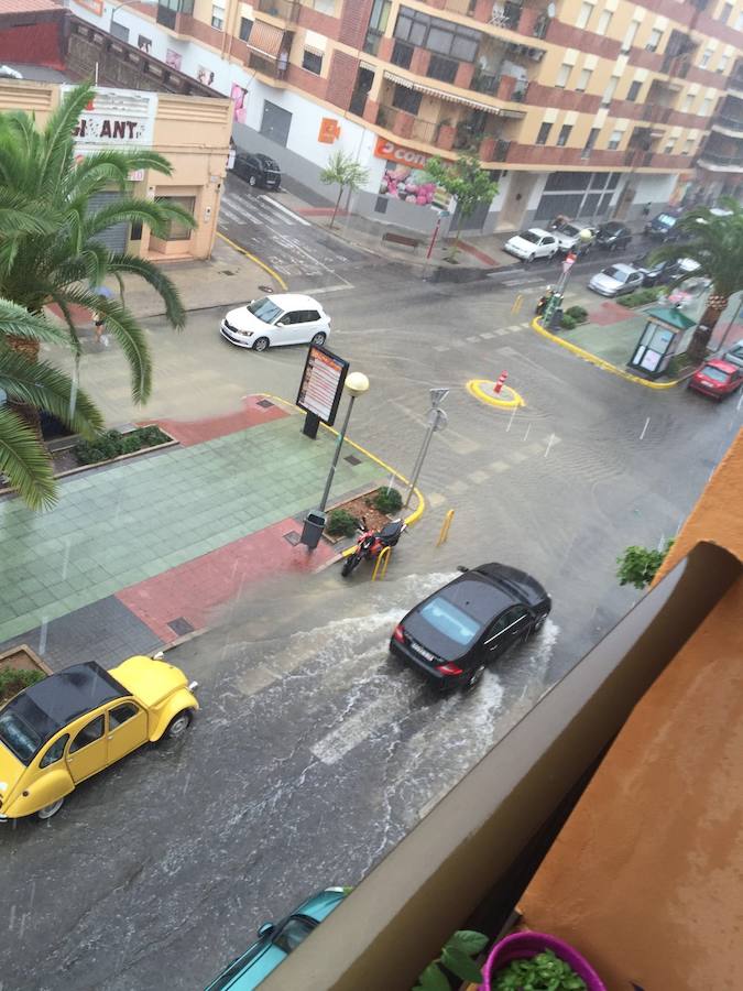 Una tormenta inunda Dénia y obliga a cerrar playas en Calpe por derrumbes