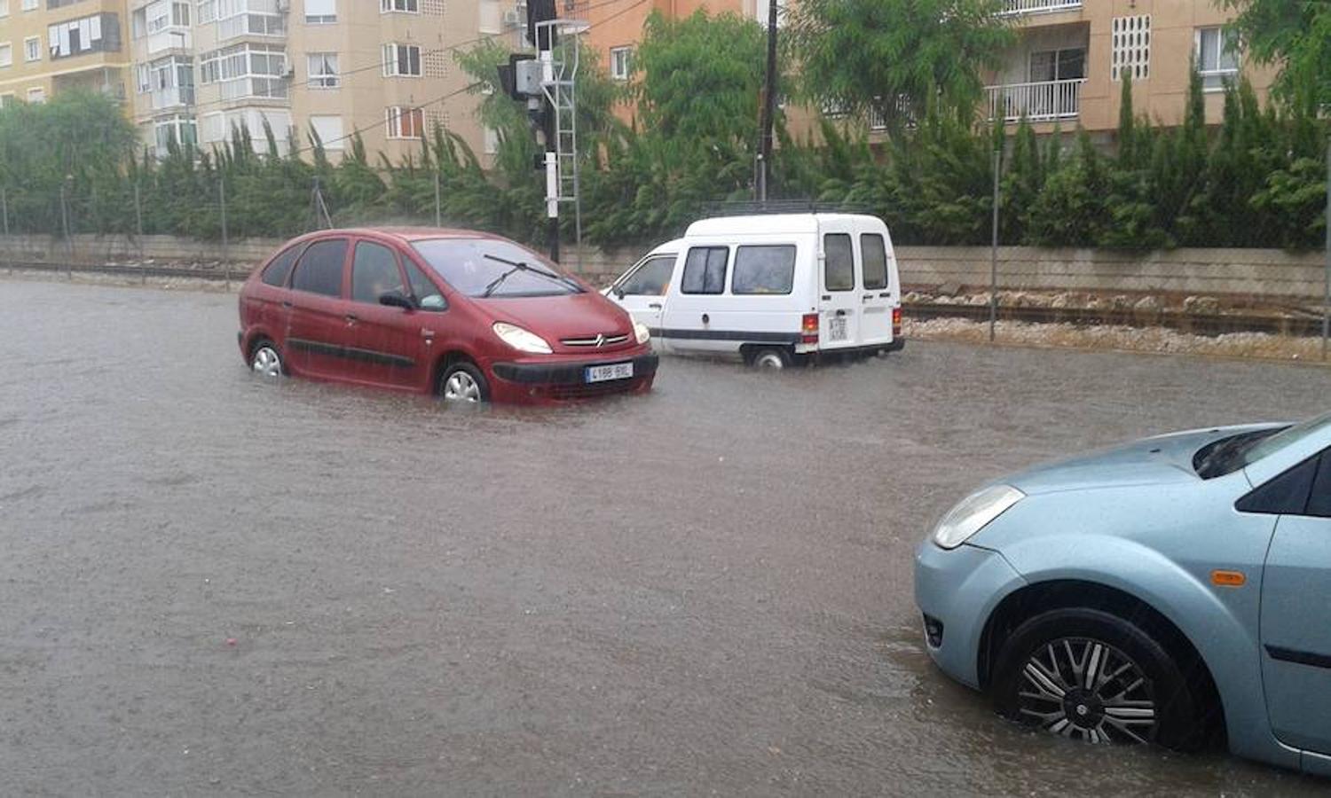 Una tormenta inunda Dénia y obliga a cerrar playas en Calpe por derrumbes