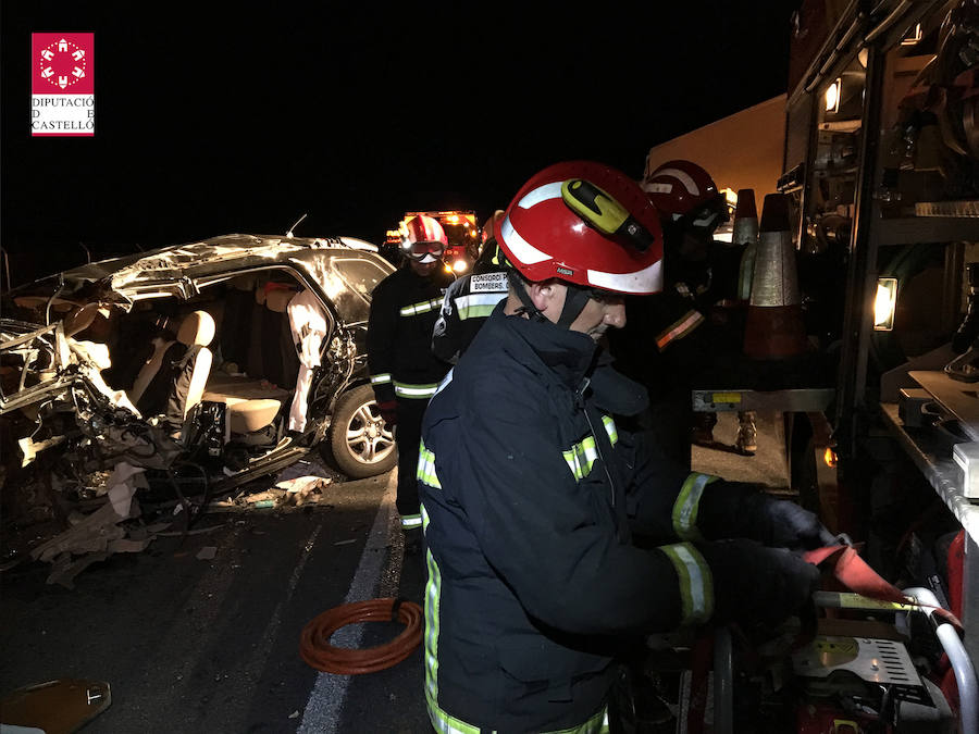 Un muerto y dos heridos graves al chocar un todoterreno y dos furgonetas en Benlloch