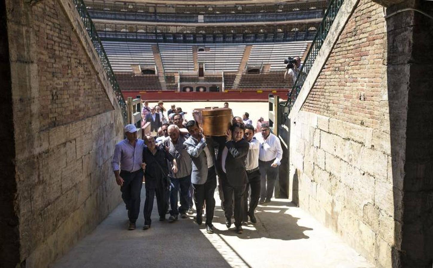 Fotos del homenaje a Canito en la plaza de toros de Valencia