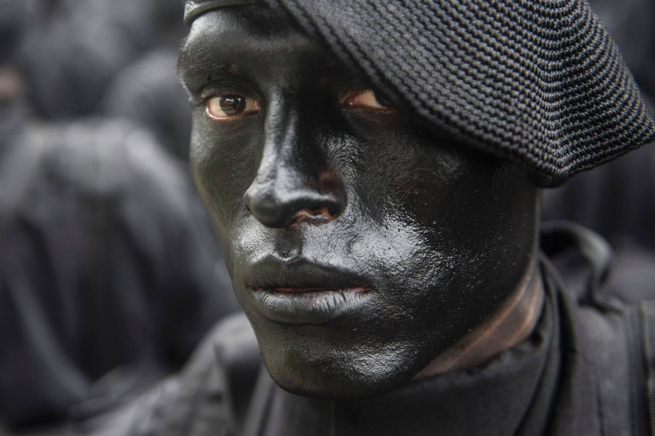 Un soldado, en un desfile militar por el Día de la Indenpendencia de Perú. / AFP PHOTO / ERNESTO BENAVIDES