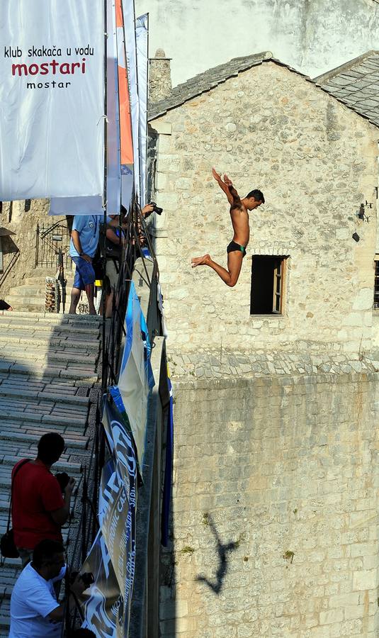 Fotos de los saltos desde el Puente Viejo de Mostar