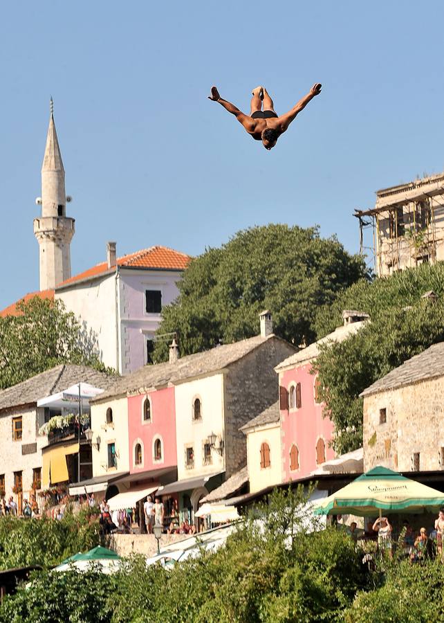 Fotos de los saltos desde el Puente Viejo de Mostar