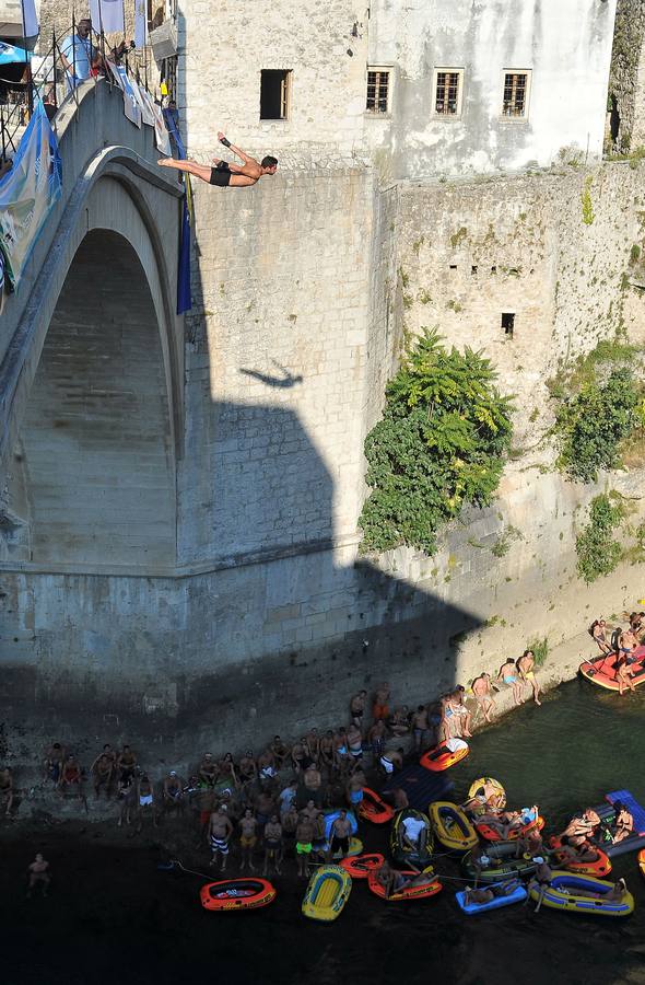 Fotos de los saltos desde el Puente Viejo de Mostar