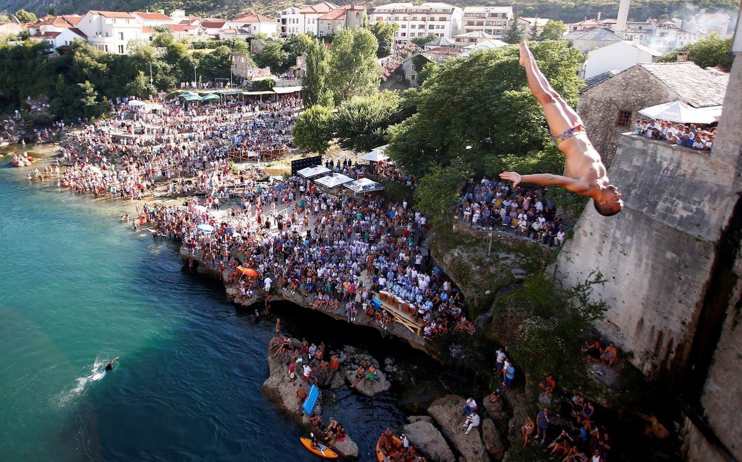 Fotos de los saltos desde el Puente Viejo de Mostar