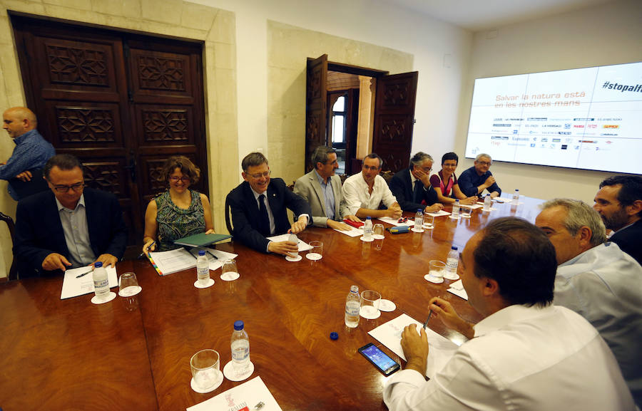 Fotos de la firma del convenio para la puesta en marcha de Stop al foc