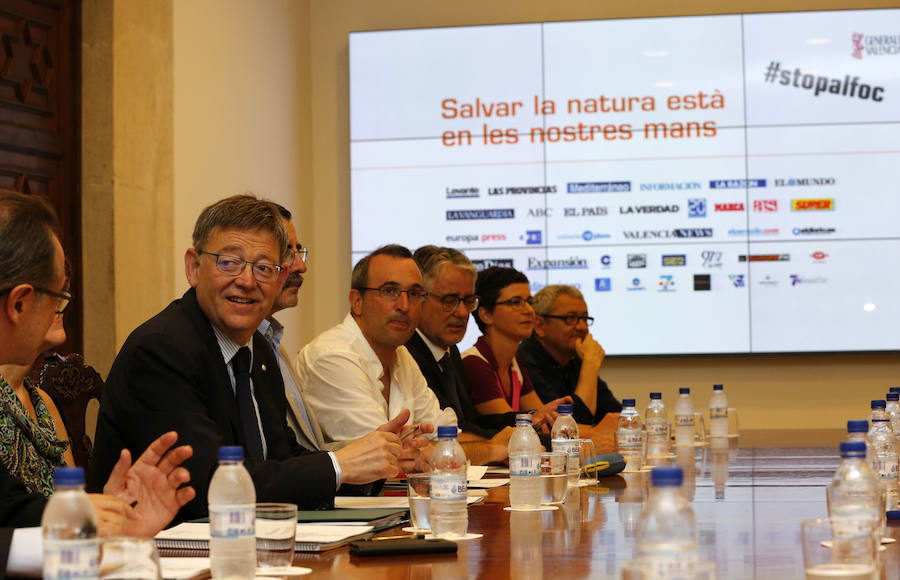 Fotos de la firma del convenio para la puesta en marcha de Stop al foc