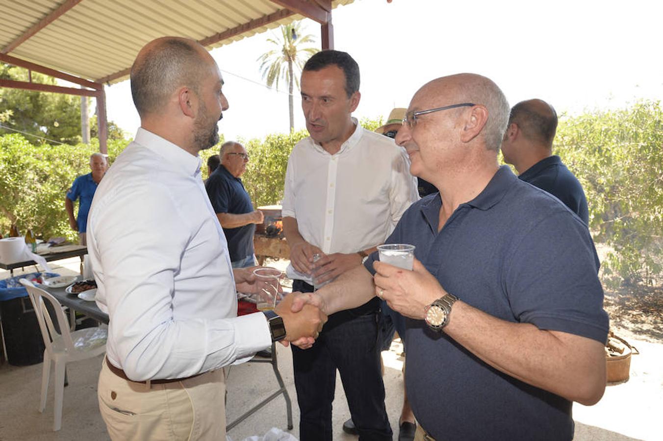 Los festeros de Elche se reúnen en torno a la costra