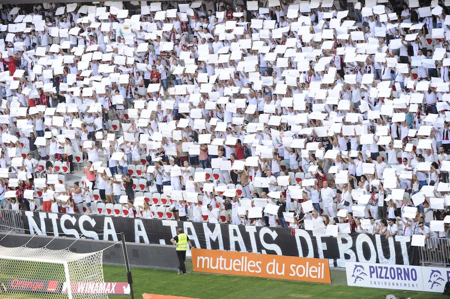 Fotos de las camisetas conmemorativas en Niza