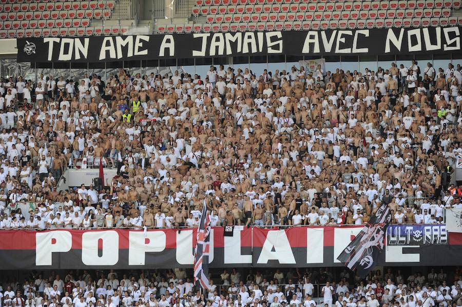 Fotos de las camisetas conmemorativas en Niza