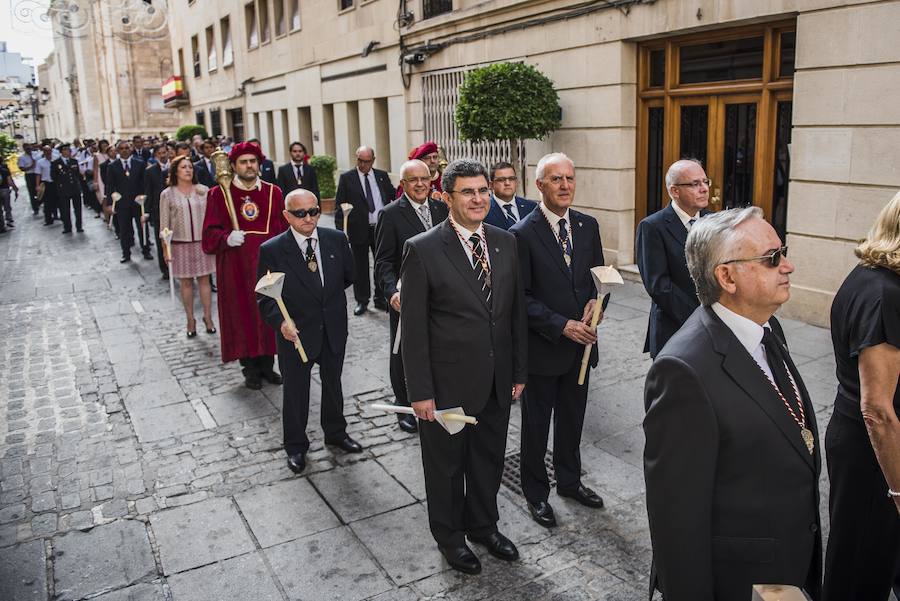 Procesión y coronación de la Virgen María