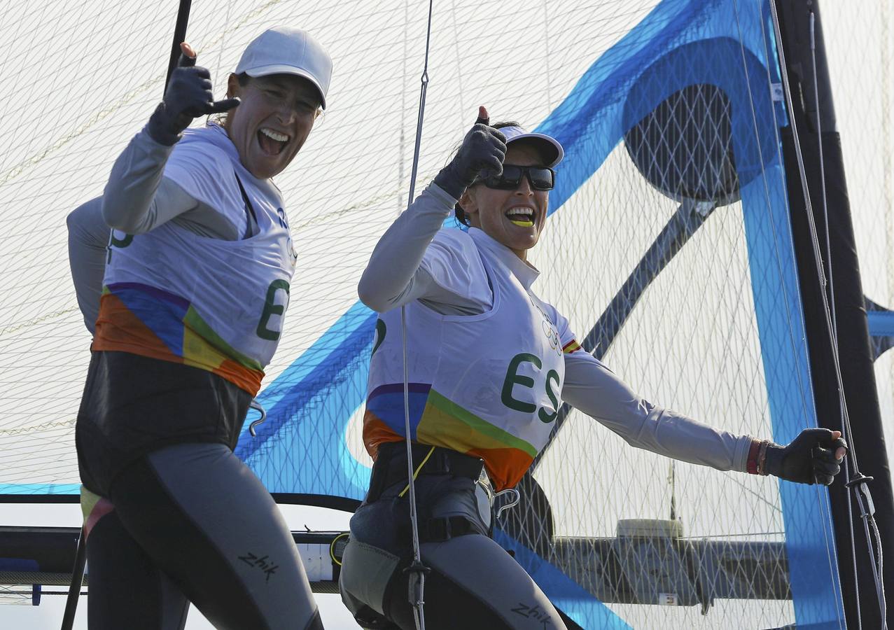 Támara Echegoyen y Berta Betanzos se acercan a la medalla en 49ers