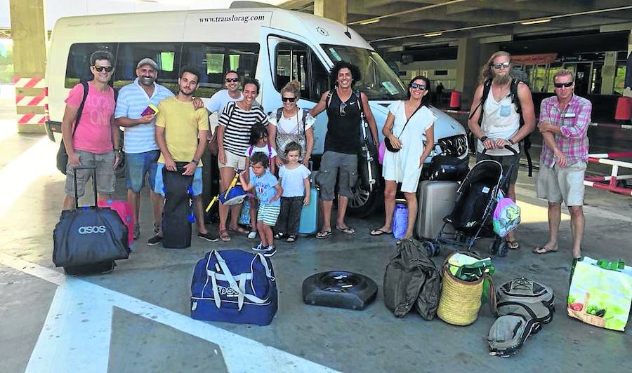 En familia. Dry Martina en el puerto de Tánger, a su regreso de un bolo.