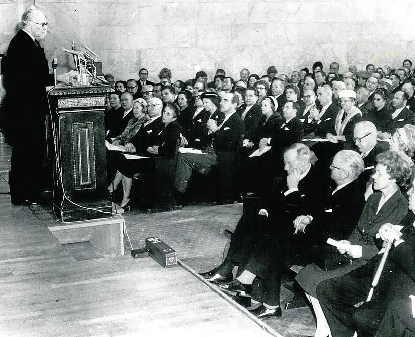 En Oslo, Noel Baker, en su discurso ante el comité noruego, que le concedió el Nobel de la Paz en 1959.