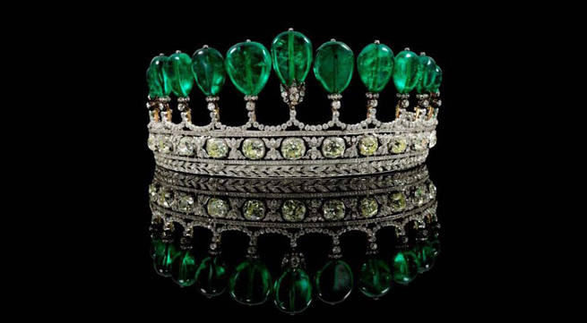 Tiara de esmeraldas y diamantes