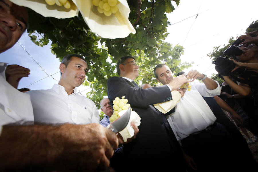 Fotos de Ximo Puig en la reunión con los empresarios valencianos