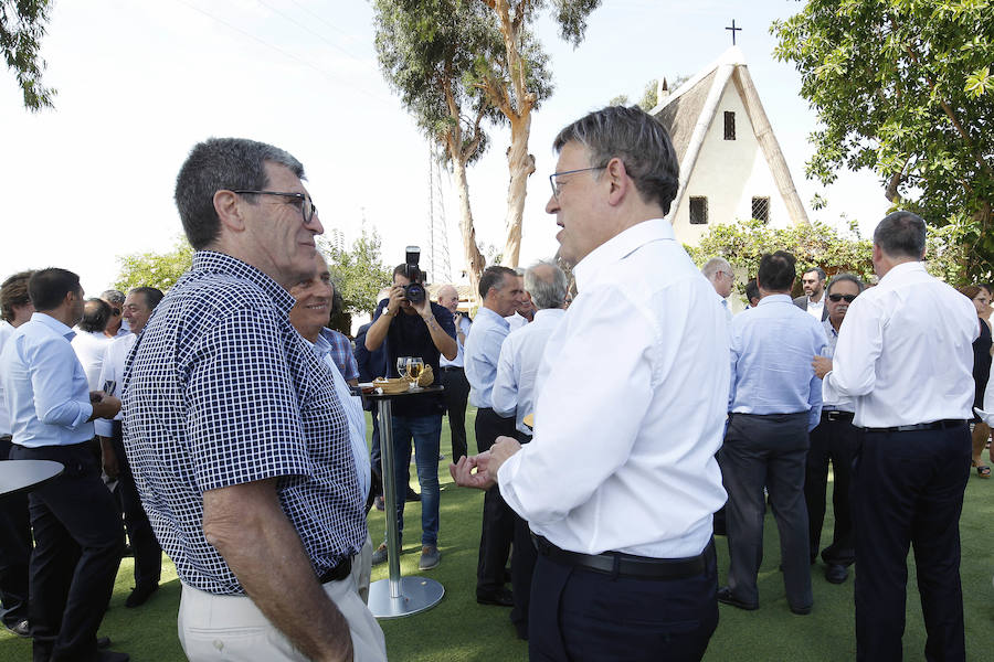 Fotos de Ximo Puig en la reunión con los empresarios valencianos