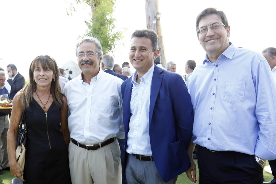 Fotos de Ximo Puig en la reunión con los empresarios valencianos