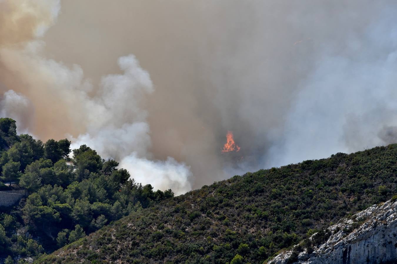 Fotos del incendio de la Granadella, en Xàbia y Benitatxell