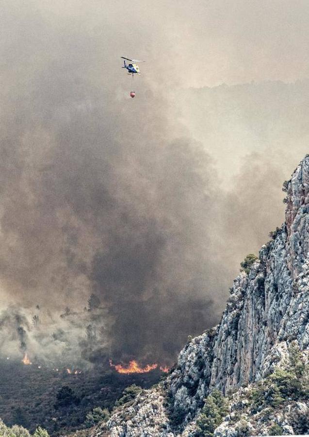 El fuego amenaza la sierra de Bernia