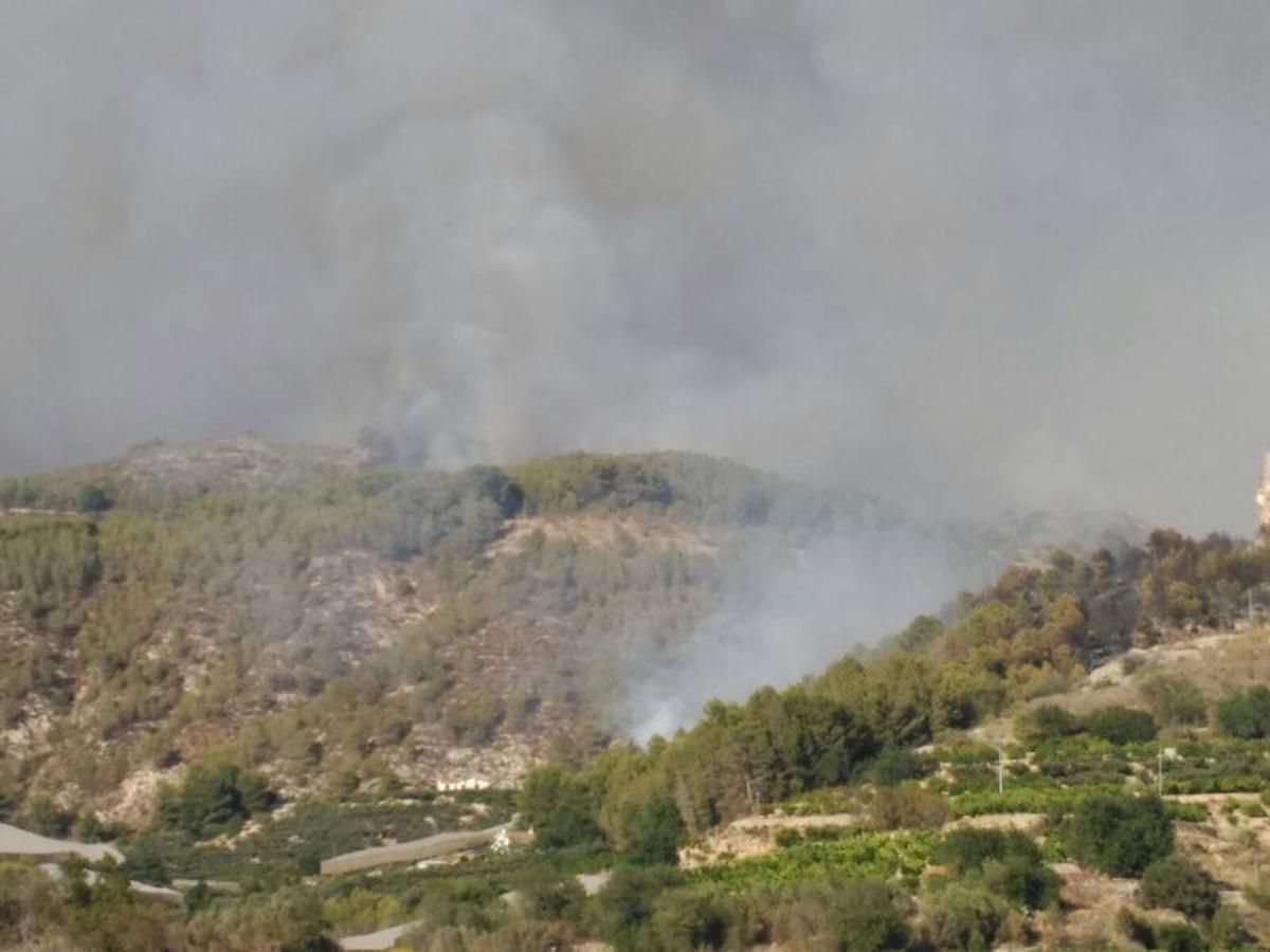 El fuego amenaza la sierra de Bernia