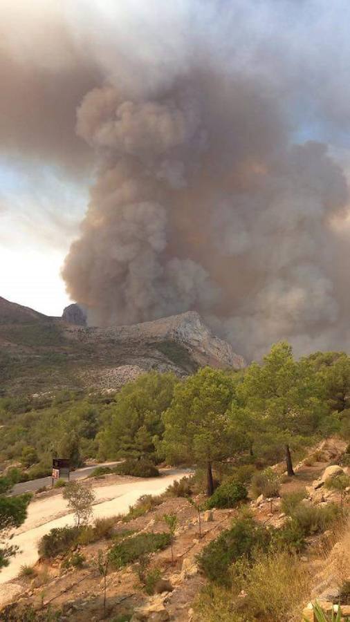 Fotos del incendio forestal en Bolulla