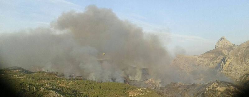 Fotos del incendio forestal en Bolulla