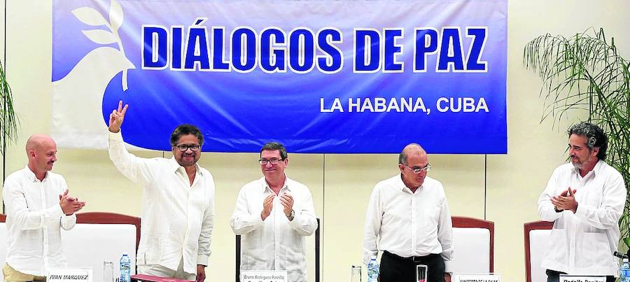 La Habana. El Gobierno de Colombia y las FARC pusieron fin el mes pasado, en la capital cubana, a un conflicto que ha durado medio siglo. A la izquierda de la imagen aparece el jefe del equipo noruego, Dag Nylander.