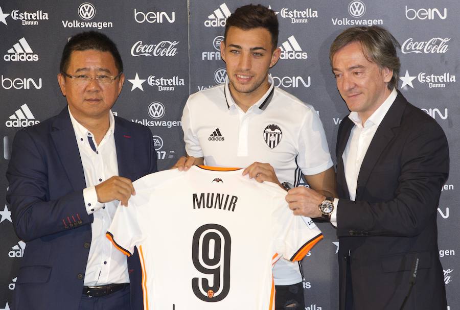 Fotos de la presentación de Munir, nuevo jugador del Valencia CF