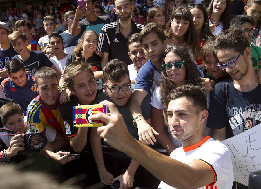 Fotos de la presentación de Munir, nuevo jugador del Valencia CF