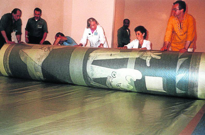 Enrrollamiento de la pintura en Nueva York antes de su traslado a España.