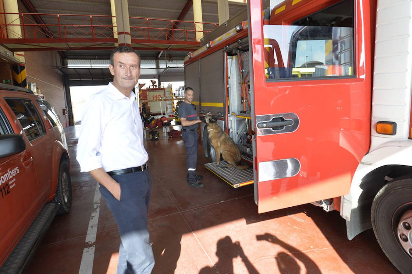 Carlos González y José Pérez visitan el Parque de Bomberos de Elche